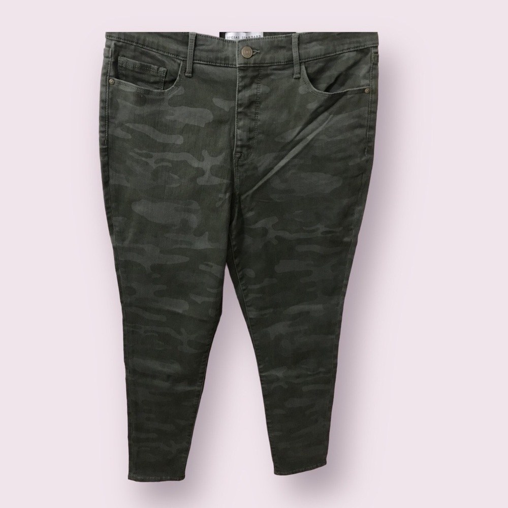 NEW Social Standard by Sanctuary Women Cotton High Rise Camo Skinny Jean Size 10